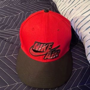 Nike snap back hat
